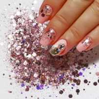 Steps to a Home Manicure: Decorate Your Nails with Glitter